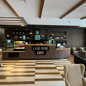 Land Park Otel